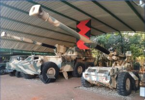 The G5 (right) and G6 (left) howitzers